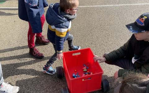 Une chasse à l' oeuf en classe binôme